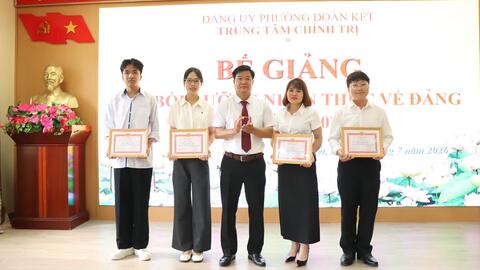 Bế giảng lớp nhận thức về Đảng khóa IV, năm 2026
