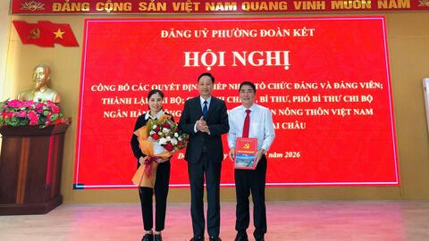 Hội nghị công bố các quyết định về tiếp nhận tổ chức Đảng và đảng viên.