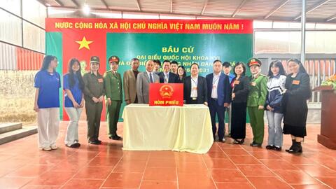 TƯỜNG THUẬT NGÀY BẦU CỬ: 4/48 tổ bầu cử hoàn thành 100% số cử tri tham gia bỏ phiếu.