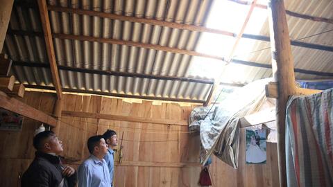 Kiểm tra, thăm hỏi các hộ dân bị thiệt hại do ảnh hưởng của đợt giông lốc xảy ra trên địa bàn