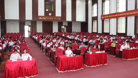 Gặp mặt, tuyên dương các em học sinh đạt thành tích cao trong Kỳ thi học sinh giỏi năm học 2025–2026.