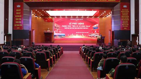 Phường Đoàn Kết phát động phong trào "Mùa hè số cùng VNeID"
