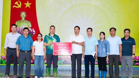 Phường Đoàn Kết hướng về xã Mường Than, chia sẻ khó khăn với Nhân dân vùng lũ