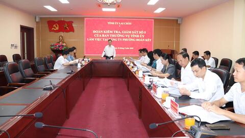 Đoàn kiểm tra, giám sát số 5 của Ban Thường vụ Tỉnh ủy làm việc với Ban Thường vụ Đảng ủy phưởng Đoàn Kết.