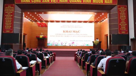 Đảng ủy phường Đoàn Kết bồi dưỡng nghiệp vụ công tác Đảng năm 2026