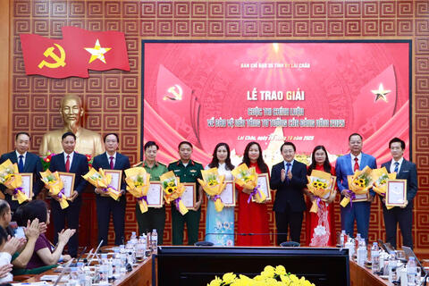 Trao giải Cuộc thi chính luận về bảo vệ nền tảng tư tưởng của Đảng năm 2025