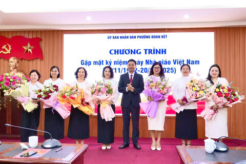 Gặp mặt kỷ niệm 43 năm Ngày nhà giáo Việt Nam