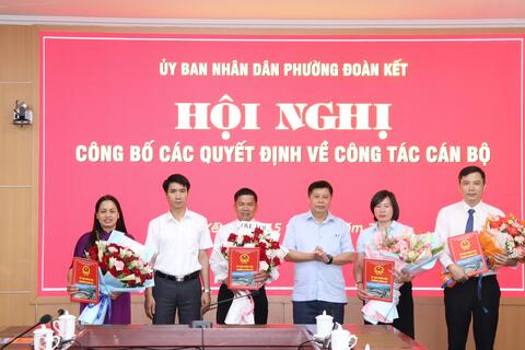 Hội nghị công bố các Quyết định về công tác cán bộ.