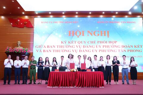 Phường Đoàn Kết và phường Tân Phong ký kết Quy chế phối hợp giữa hai Ban Thường vụ Đảng ủy.