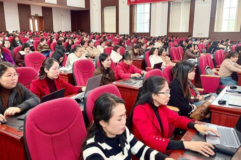 Hội nghị tập huấn kiến thức cơ bản về chuyển đổi số, lập trình và giáo dục Robot