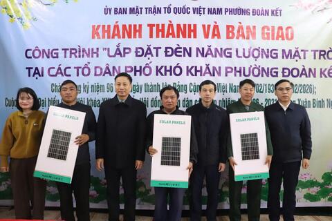 Khánh thành và bàn giao công trình “Lắp đặt đèn năng lượng mặt trời tại các Tổ dân phố khó khăn”