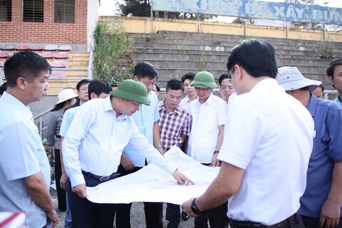 Đồng chí Bí thư Tỉnh ủy Lê Minh Ngân kiểm tra một số dự án, quỹ đất trên địa bàn phường Đoàn Kết.