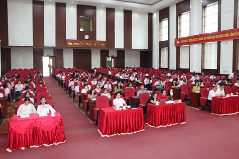 Gặp mặt, tuyên dương các em học sinh đạt thành tích cao trong Kỳ thi học sinh giỏi năm học 2025–2026.