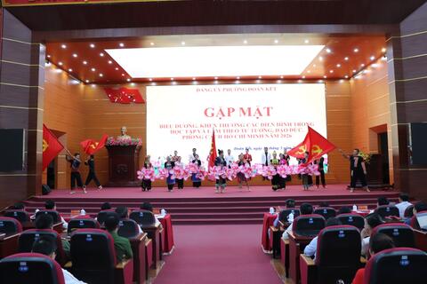 Phường Đoàn Kết: Gặp mặt, biểu dương và khen thưởng các điển hình tiêu biểu trong học tập và làm theo tư tưởng, đạo đức, phong cách Hồ Chí Minh năm 2026.