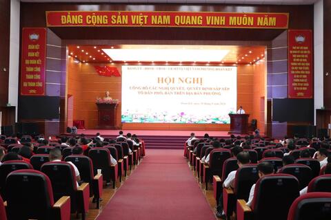 Phường Đoàn Kết công bố các Nghị quyết, Quyết định về sắp xếp tổ dân phố, bản