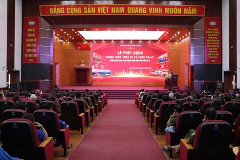 Phường Đoàn Kết phát động phong trào "Mùa hè số cùng VNeID"